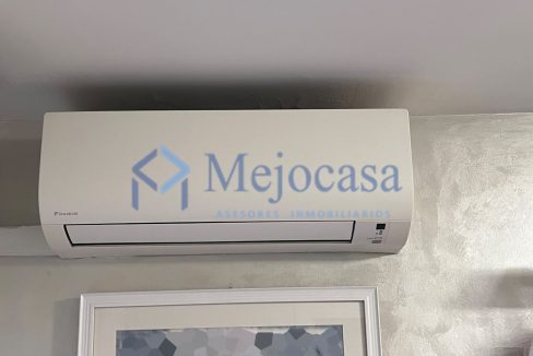 100000-06 Piso para entrar a vivir con terraza en la zona de Campamento.