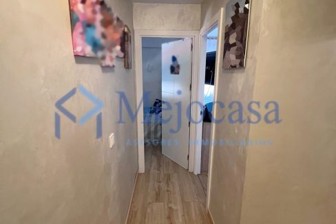 100000-09 Piso para entrar a vivir con terraza en la zona de Campamento.