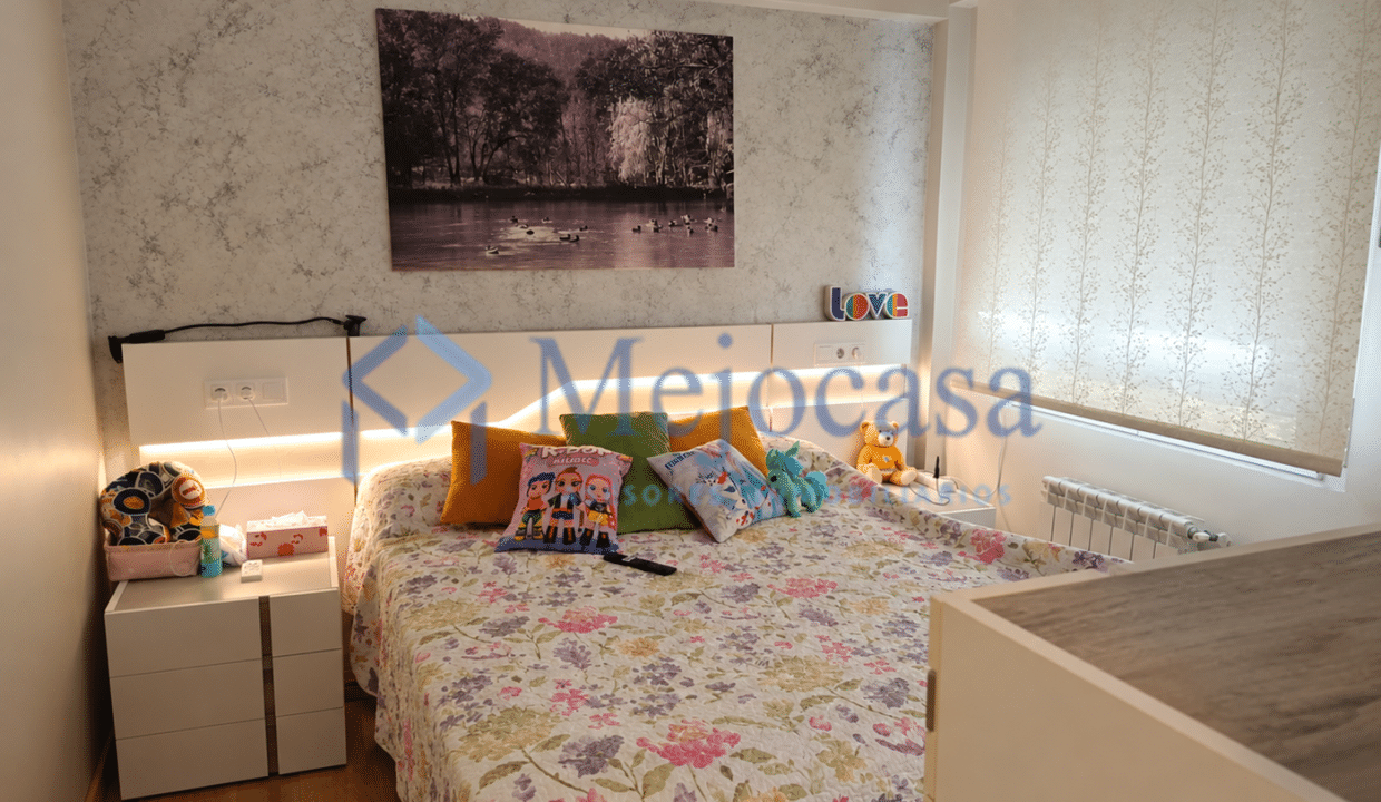 100000-10 Piso para entrar a vivir con terraza en la zona de Campamento.