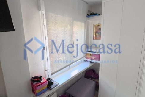 100000-13 Piso para entrar a vivir con terraza en la zona de Campamento.
