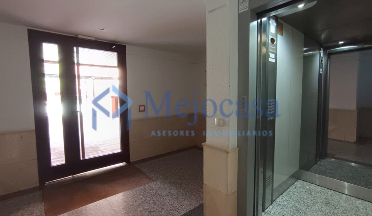 100186-33 Magnifica Piso completamente reformado