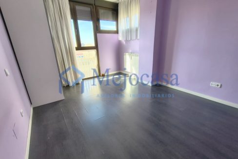 100354-08 Exclusivo Piso en Urbanización Residencial en Ciudad Lineal, en el Barrio de San Pascual.