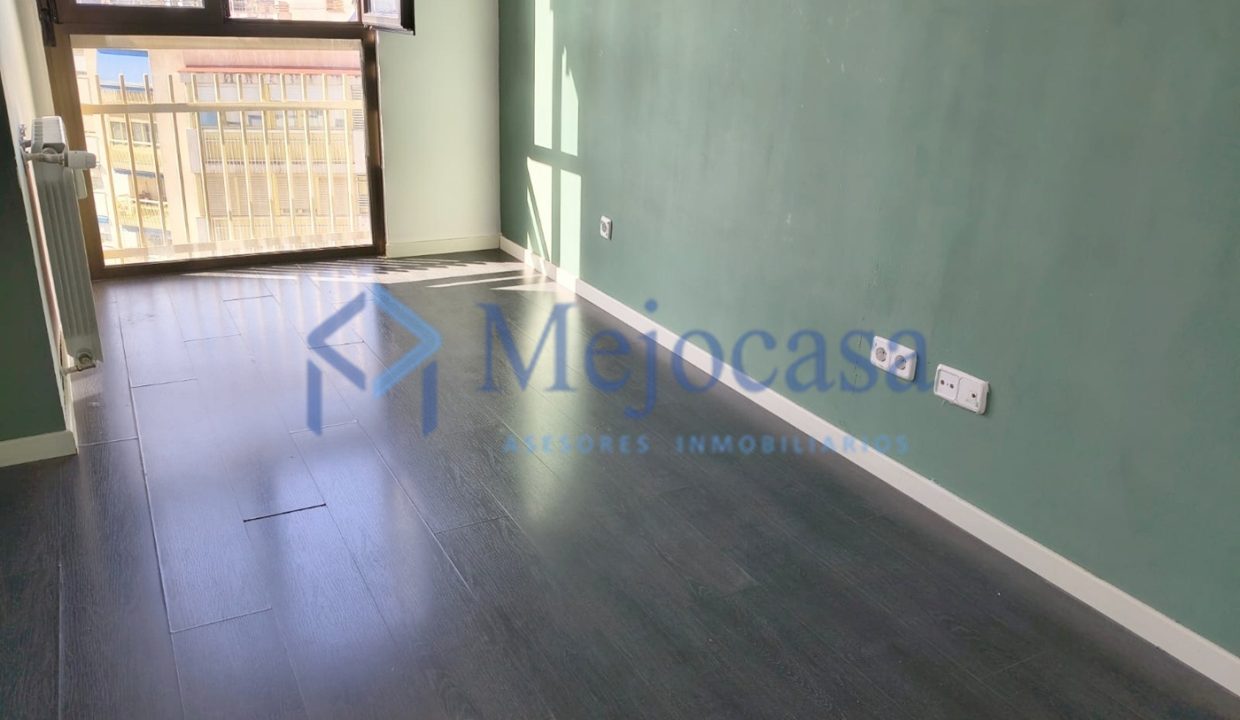 100354-10 Exclusivo Piso en Urbanización Residencial en Ciudad Lineal, en el Barrio de San Pascual.