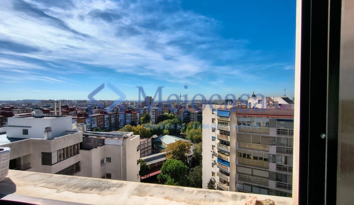 100354-17  Exclusivo Piso en Urbanización Residencial en Ciudad Lineal, en el Barrio de San Pascual.
