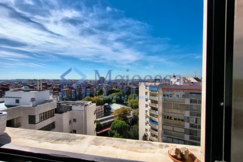 100354-17  Exclusivo Piso en Urbanización Residencial en Ciudad Lineal, en el Barrio de San Pascual.