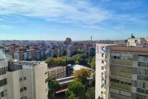 100354-18 Exclusivo Piso en Urbanización Residencial en Ciudad Lineal, en el Barrio de San Pascual.