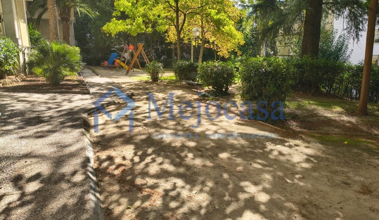 100354-22 Exclusivo Piso en Urbanización Residencial en Ciudad Lineal, en el Barrio de San Pascual.
