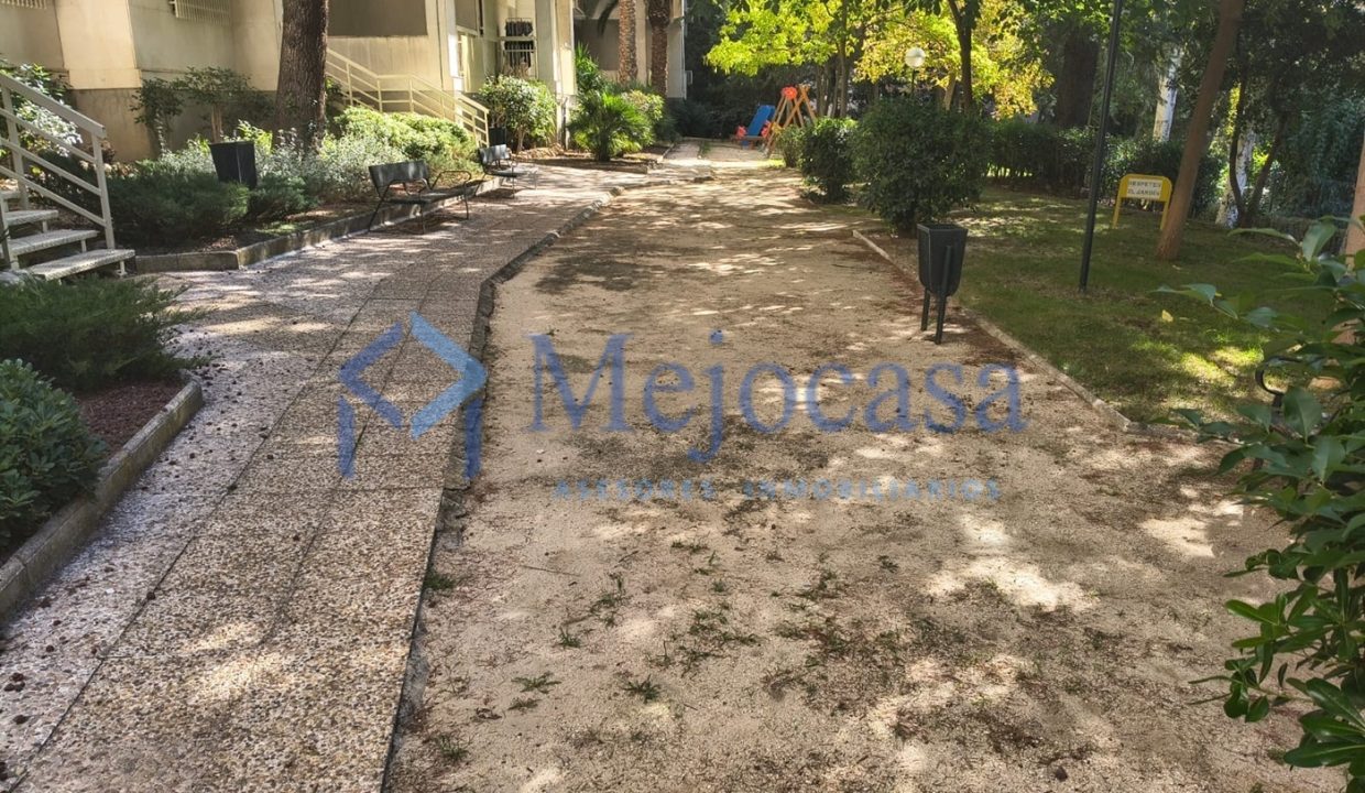100354-23 Exclusivo Piso en Urbanización Residencial en Ciudad Lineal, en el Barrio de San Pascual.