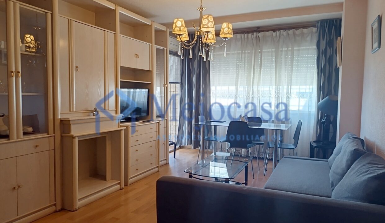 99622-01 Fantástico piso, sólo actualizar, terraza abierta con vistas despejadas!