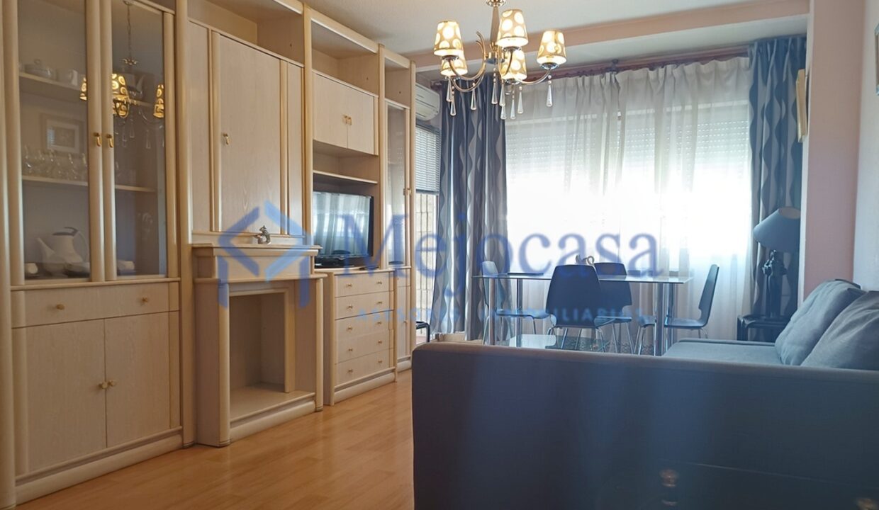 99622-03 Fantástico piso, sólo actualizar, terraza abierta con vistas despejadas!