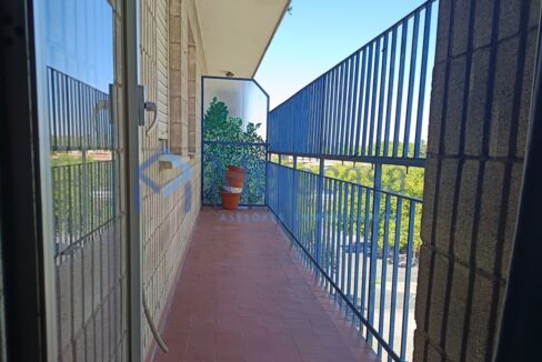 99622-04 Fantástico piso, sólo actualizar, terraza abierta con vistas despejadas!