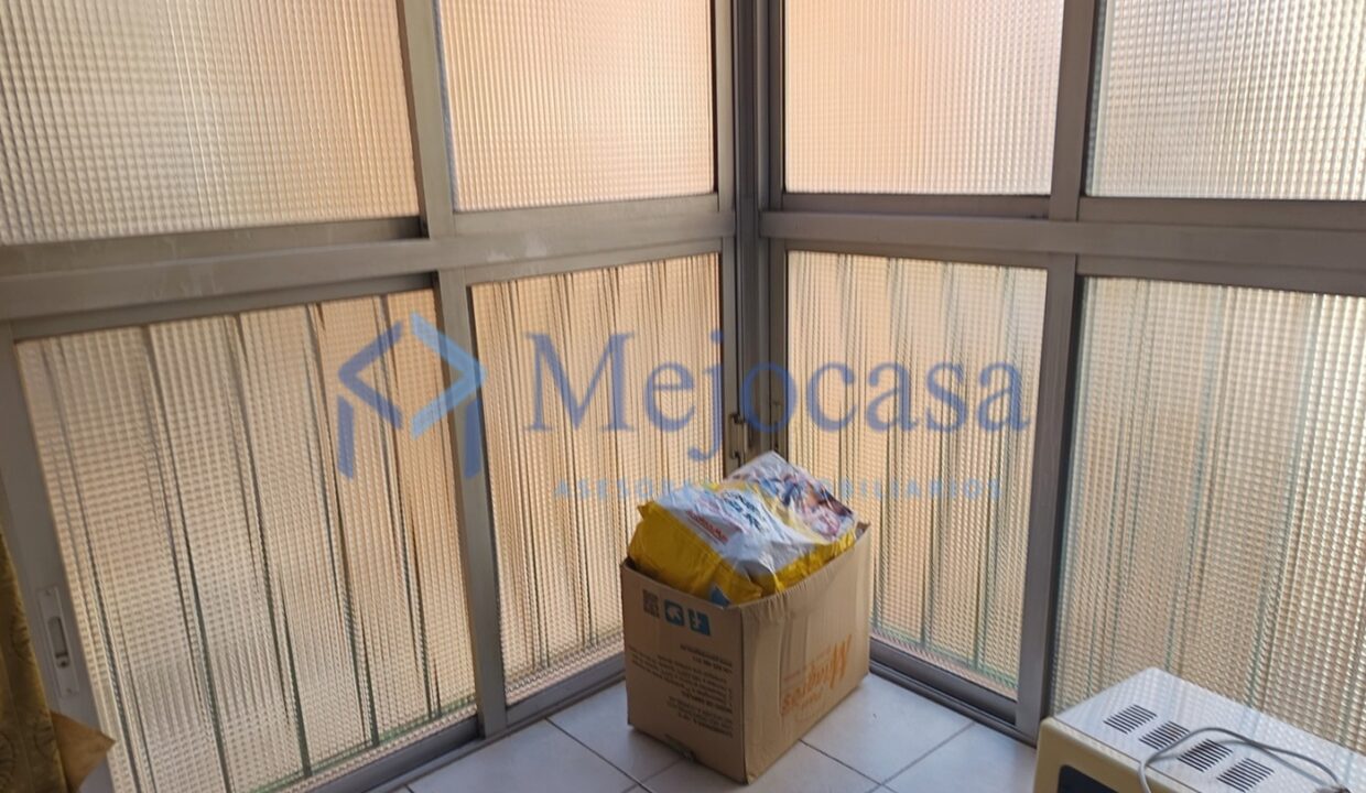 99622-07 Fantástico piso, sólo actualizar, terraza abierta con vistas despejadas!