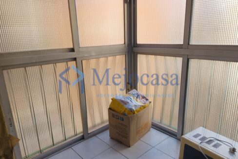 99622-07 Fantástico piso, sólo actualizar, terraza abierta con vistas despejadas!