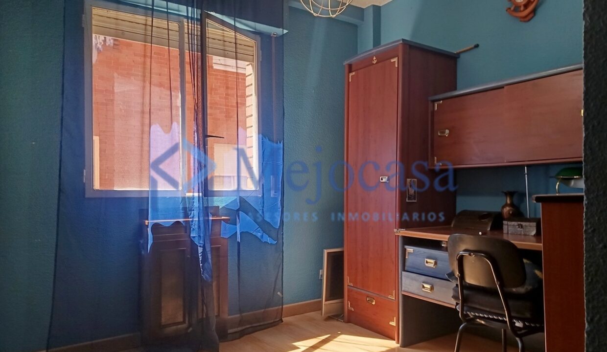 99622-11 Fantástico piso, sólo actualizar, terraza abierta con vistas despejadas!