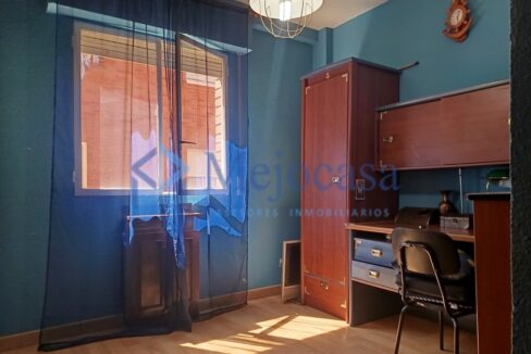 99622-11 Fantástico piso, sólo actualizar, terraza abierta con vistas despejadas!