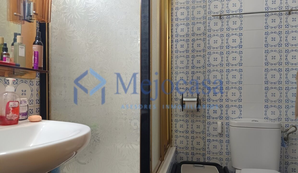 99622-13 Fantástico piso, sólo actualizar, terraza abierta con vistas despejadas!