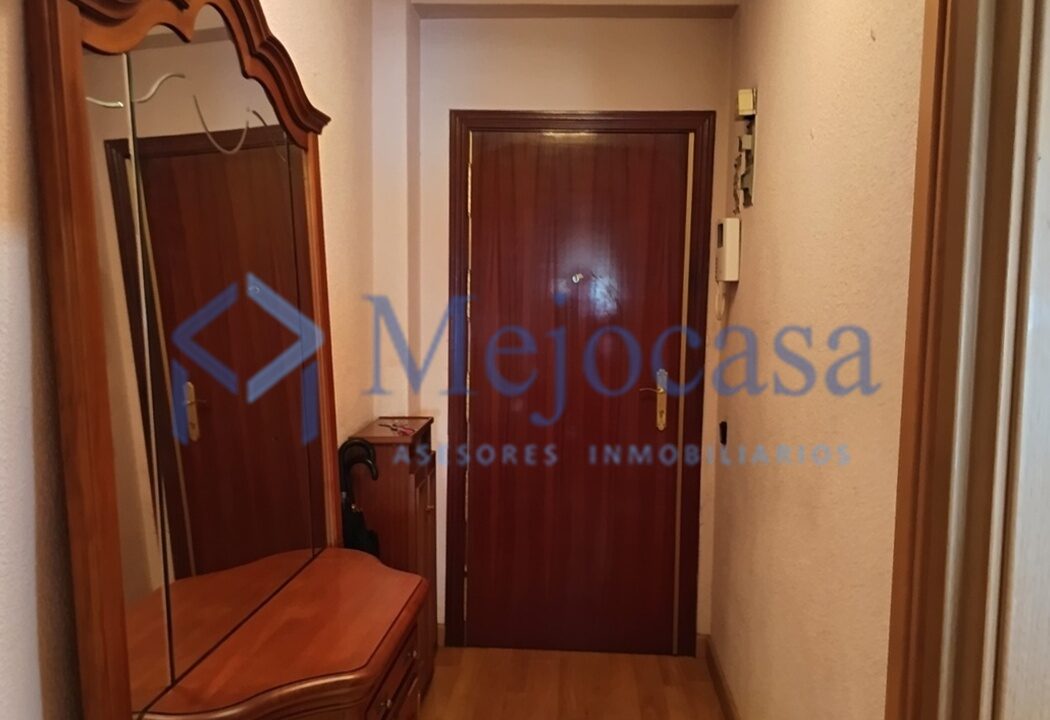 99622-14 Fantástico piso, sólo actualizar, terraza abierta con vistas despejadas!