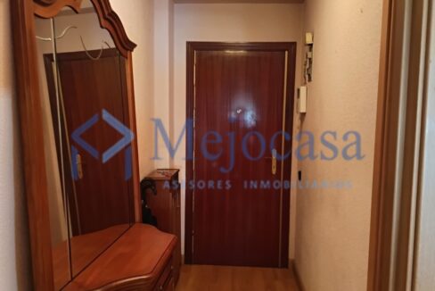 99622-14 Fantástico piso, sólo actualizar, terraza abierta con vistas despejadas!