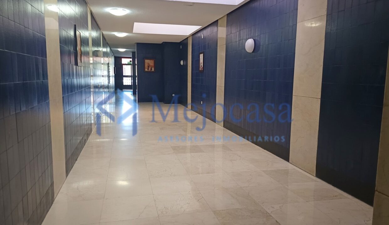 99622-15 Fantástico piso, sólo actualizar, terraza abierta con vistas despejadas!