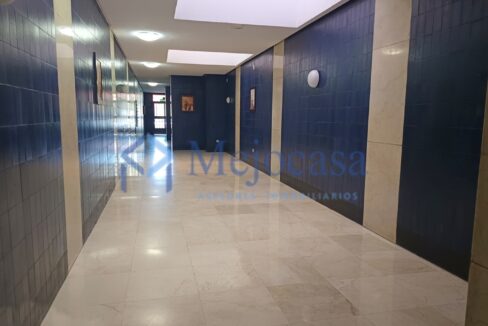 99622-15 Fantástico piso, sólo actualizar, terraza abierta con vistas despejadas!