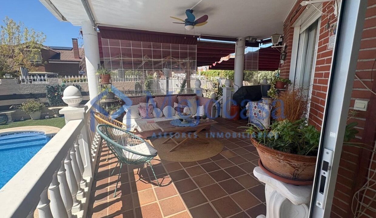 99695-02 Chalet Pareado en esquina en Meco.