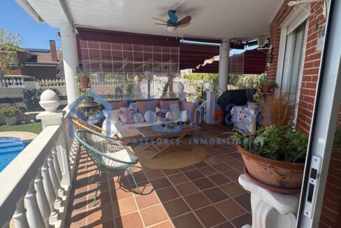 99695-02 Chalet Pareado en esquina en Meco.