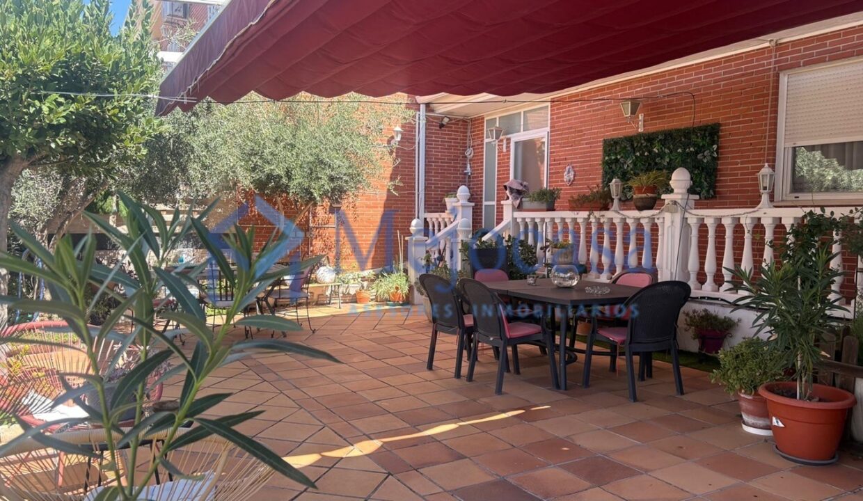 99695-03 Chalet Pareado en esquina en Meco.
