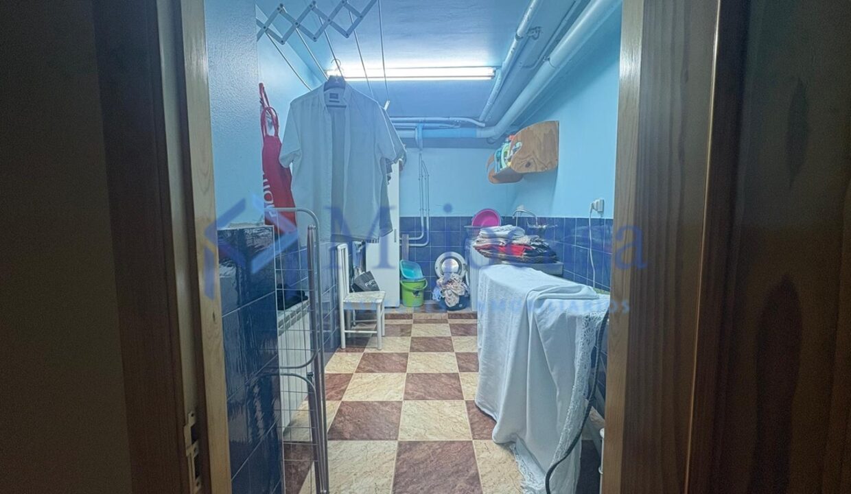 99695-17 Chalet Pareado en esquina en Meco.