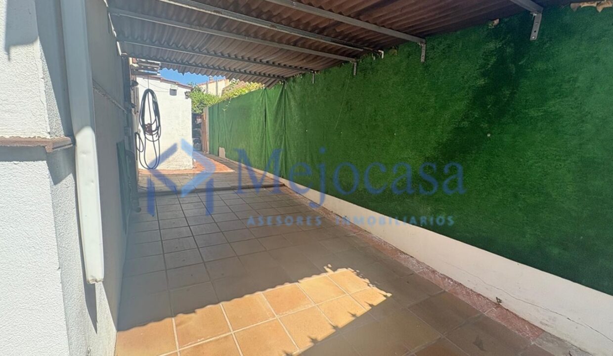 99695-24 Chalet Pareado en esquina en Meco.