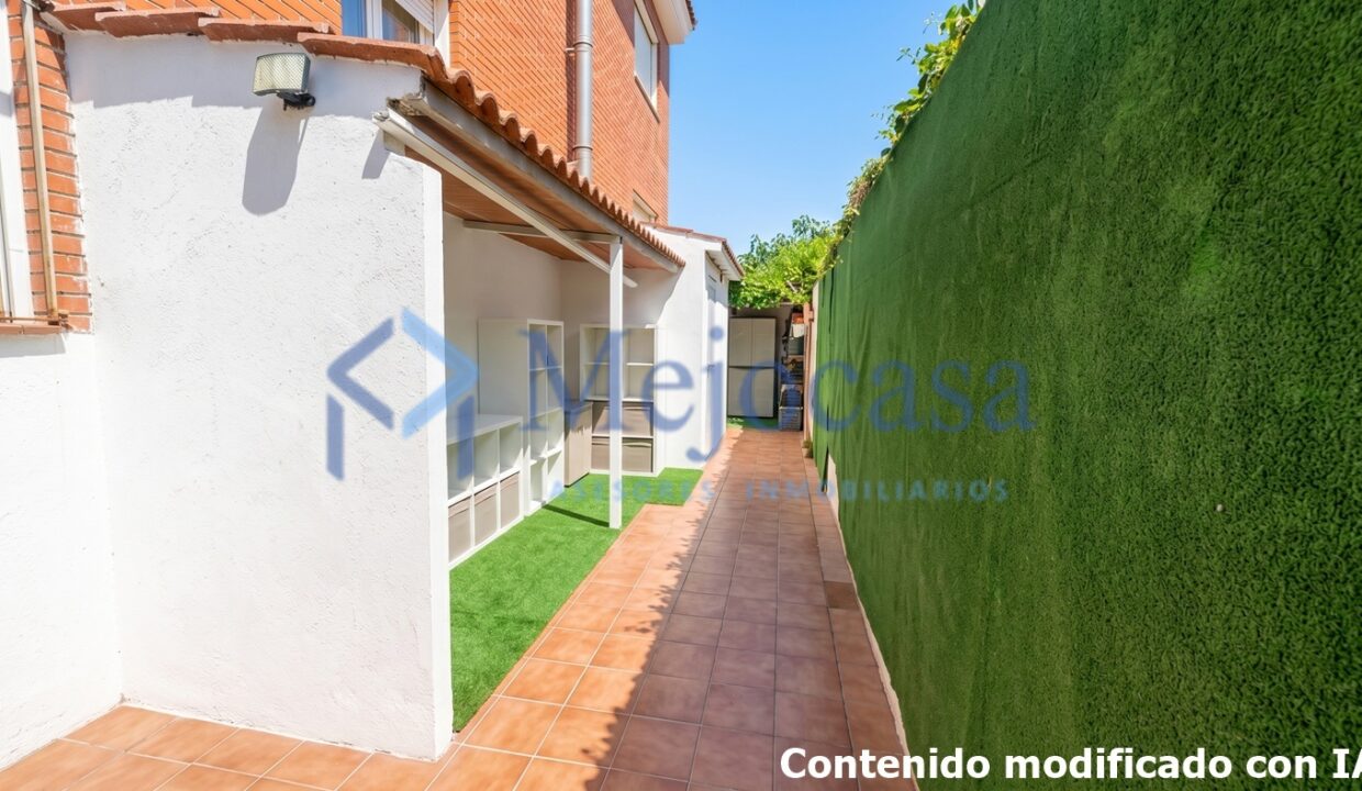 99695-25 Chalet Pareado en esquina en Meco.
