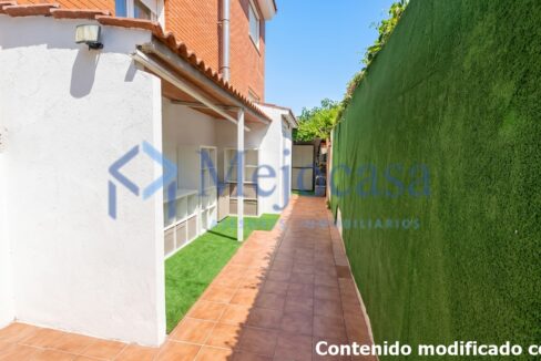 99695-25 Chalet Pareado en esquina en Meco.