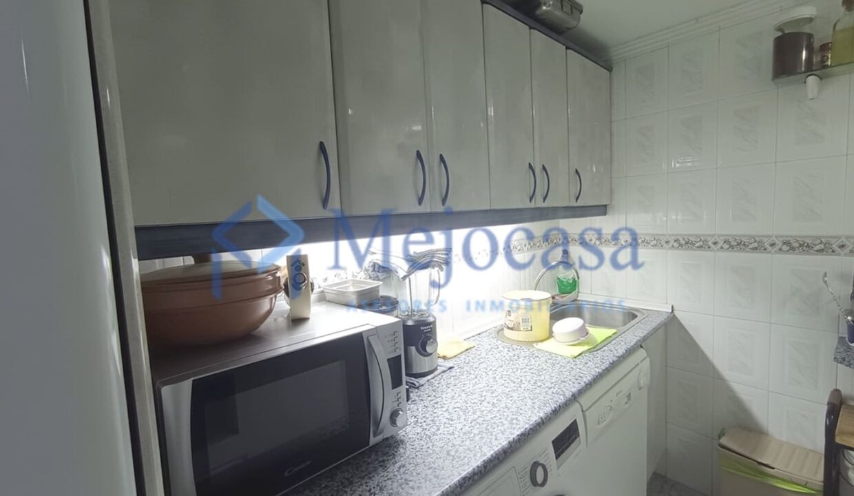 99816-01 piso-excDúplex con una excelente distribución en Villaverde