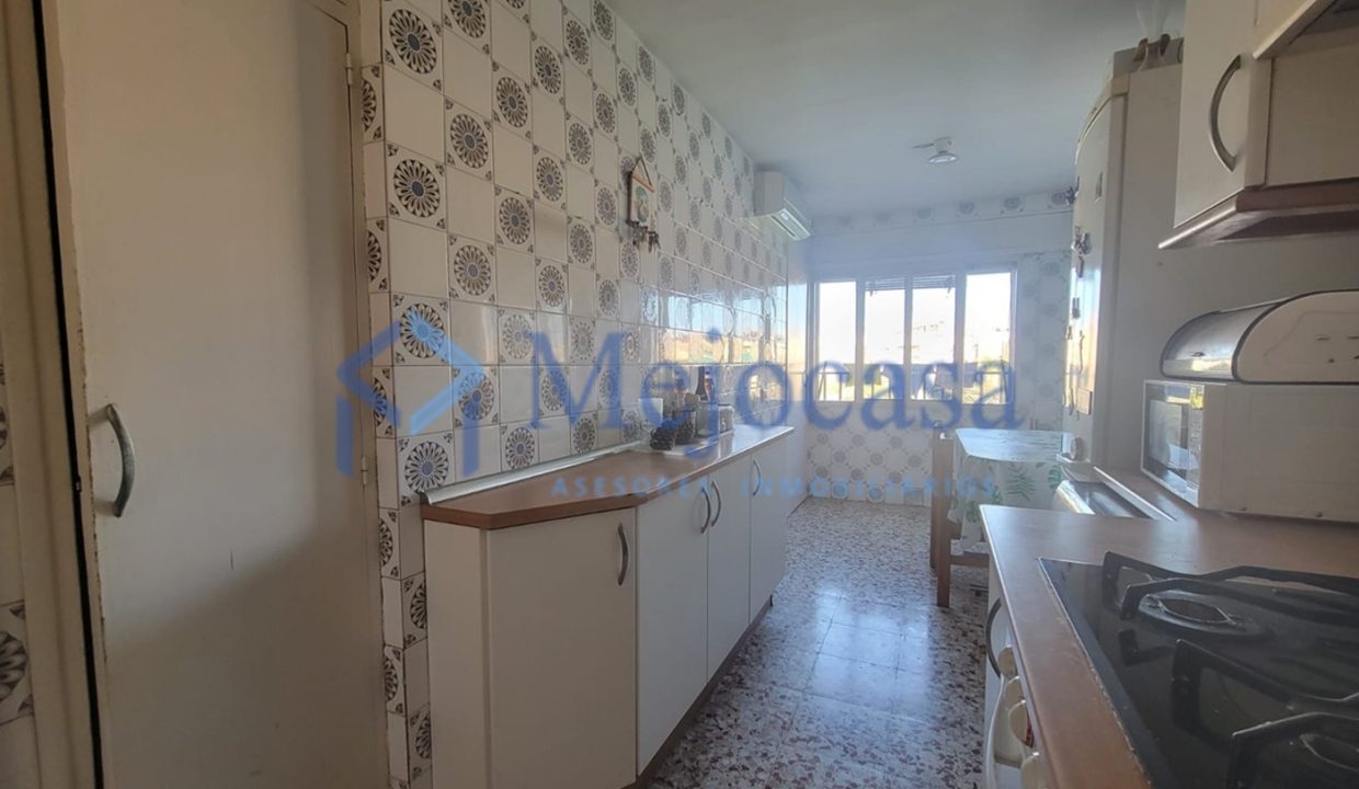 99927-06 Magnífico Piso de 3 plantas en el Barrio de la Concepción.