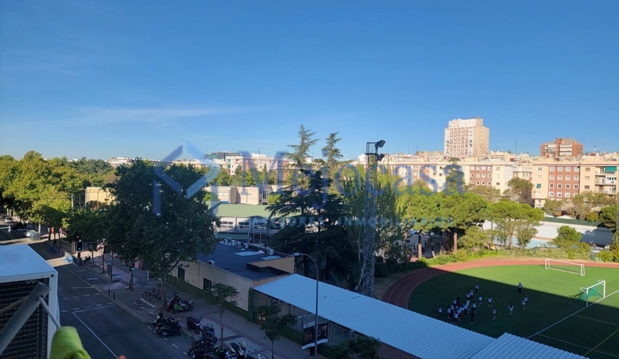 99927-23 Magnífico Piso de 3 plantas en el Barrio de la Concepción.